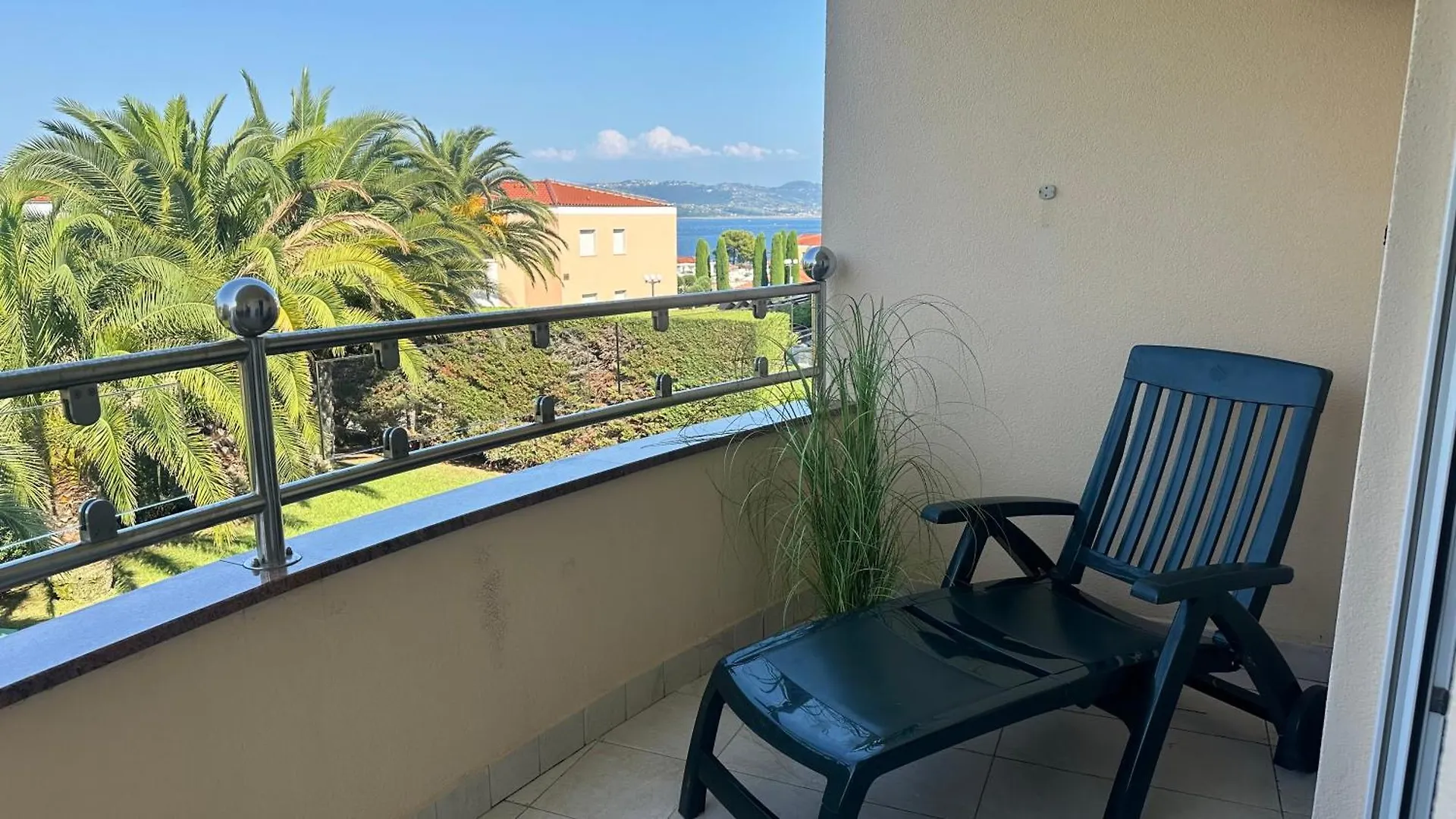 Zaynsroom Crveni Vrh 0*,  Croatia